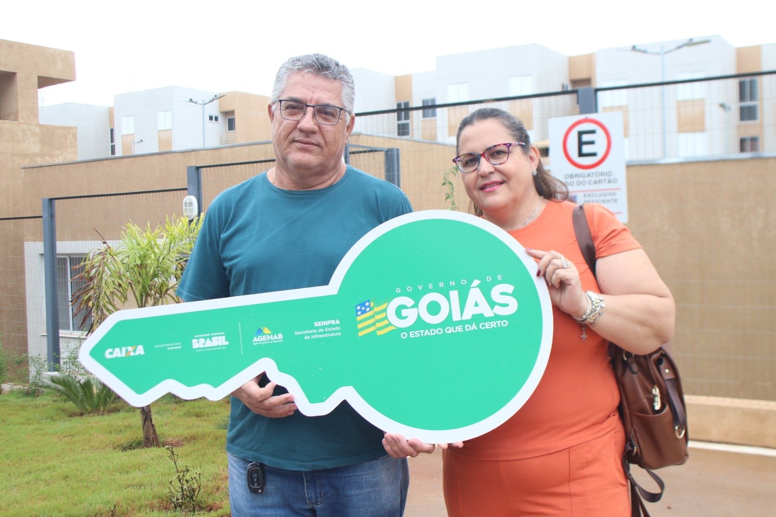 Governo de Goiás entrega apartamentos a 496 famílias de Goiânia