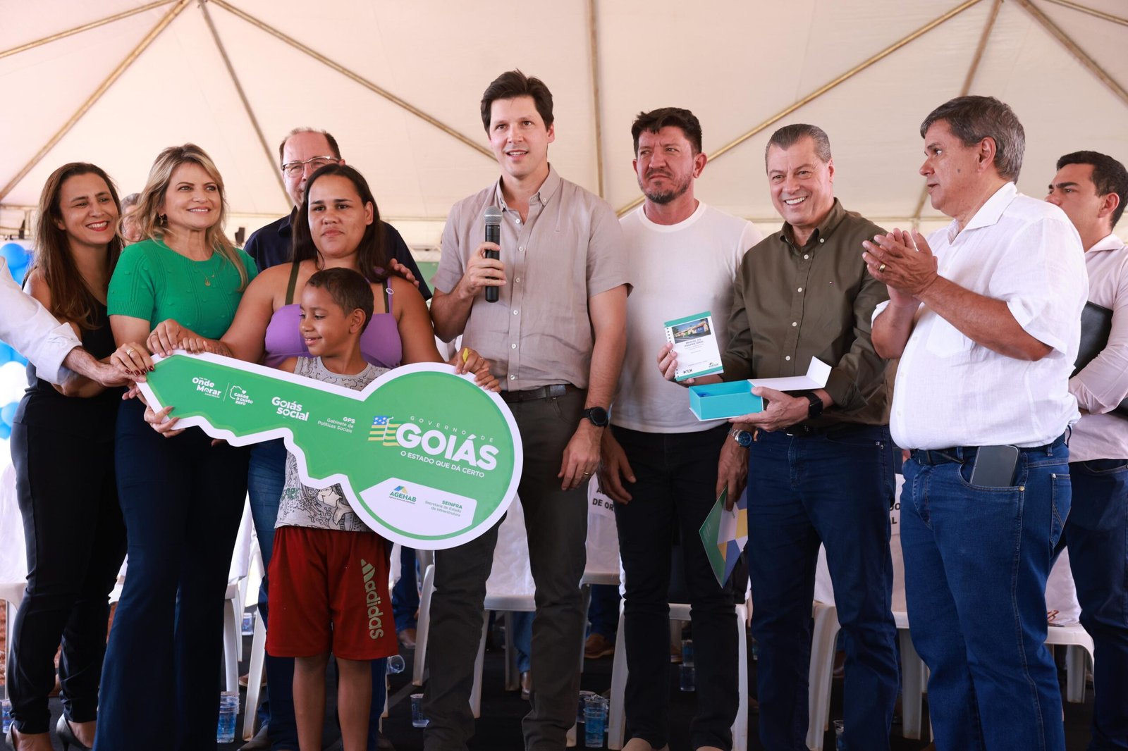 Daniel Vilela entrega 69 casas a custo zero e reforça compromisso com política habitacional de Goiás