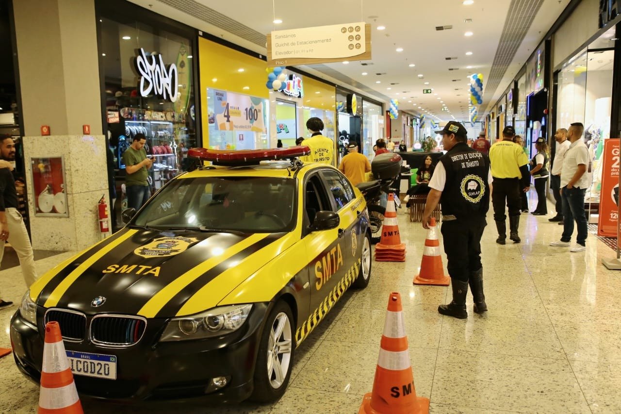 Shopping em Aparecida de Goiânia recebe ação educativa de trânsito com emissão gratuita de cartões para idosos, PCDs e autistas 